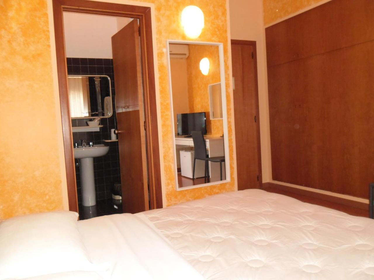 Roma Hotel 2*