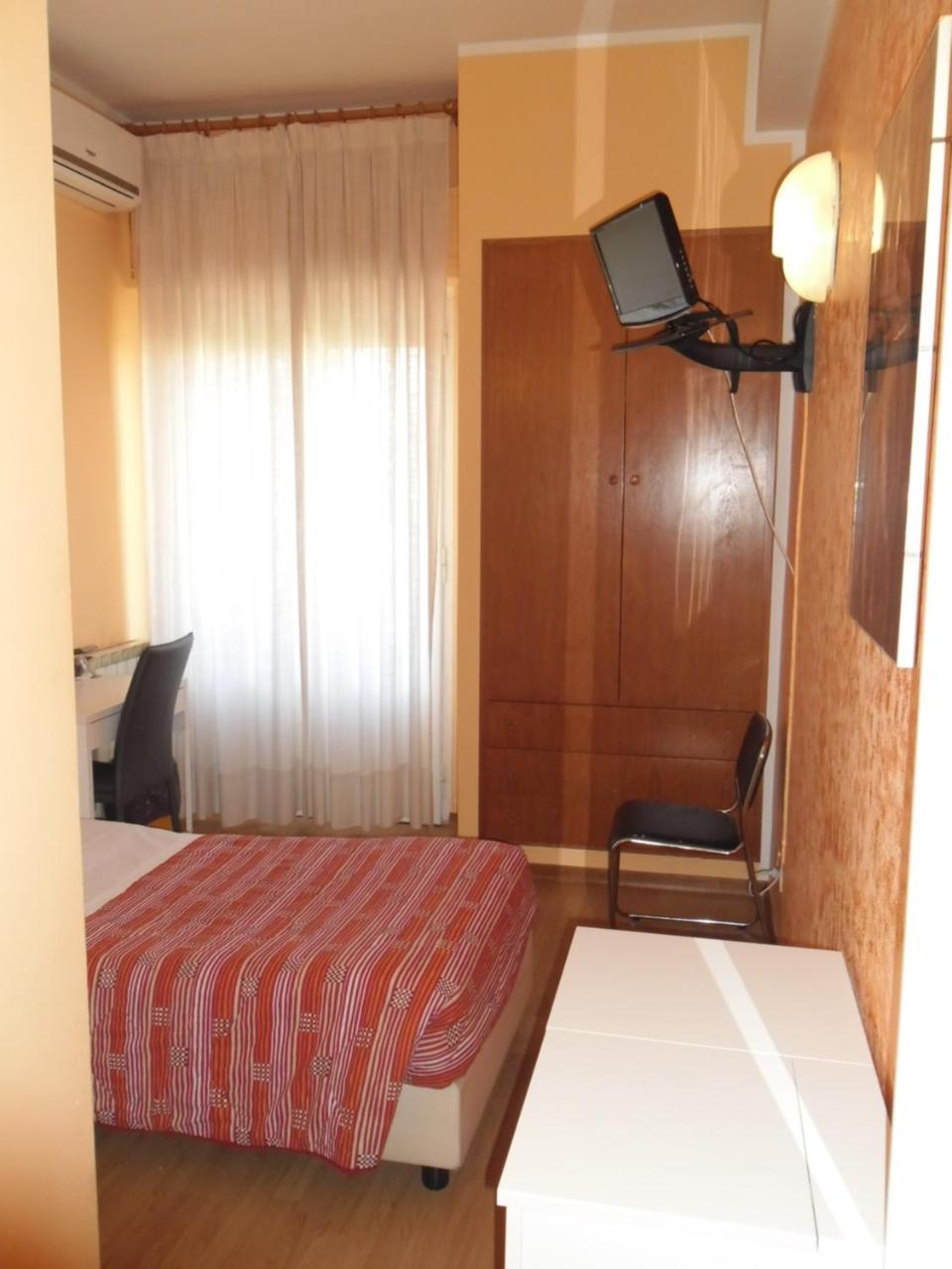 Roma Hotel 2*